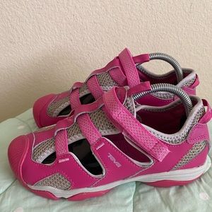TEVA Pink and Gray Girls Shoes 3